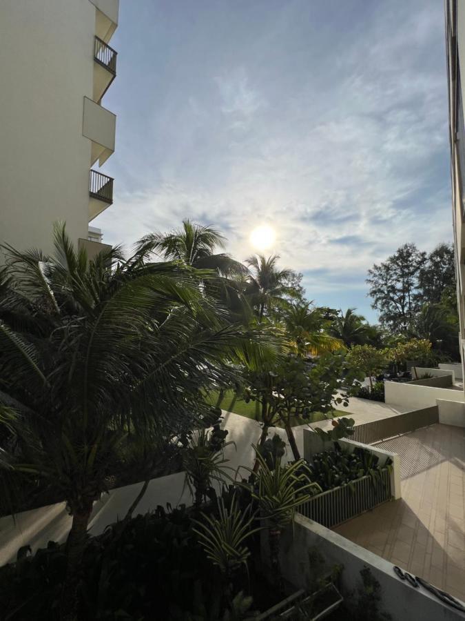 By The Sea Beachfront Designer Suites Penang - Managed By Art Of Tree บาตูเฟอริงกี ภายนอก รูปภาพ